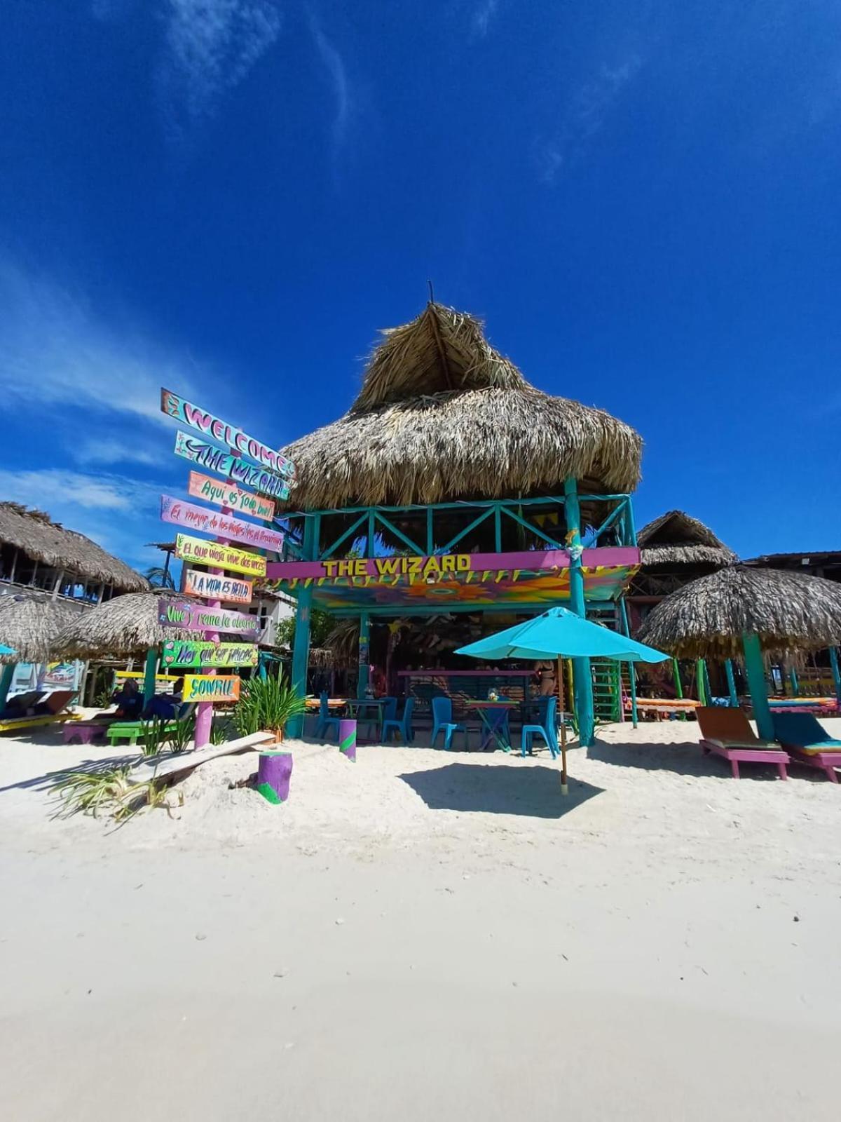The Wizard & Bar Baru Hotel Playa Blanca Bagian luar foto