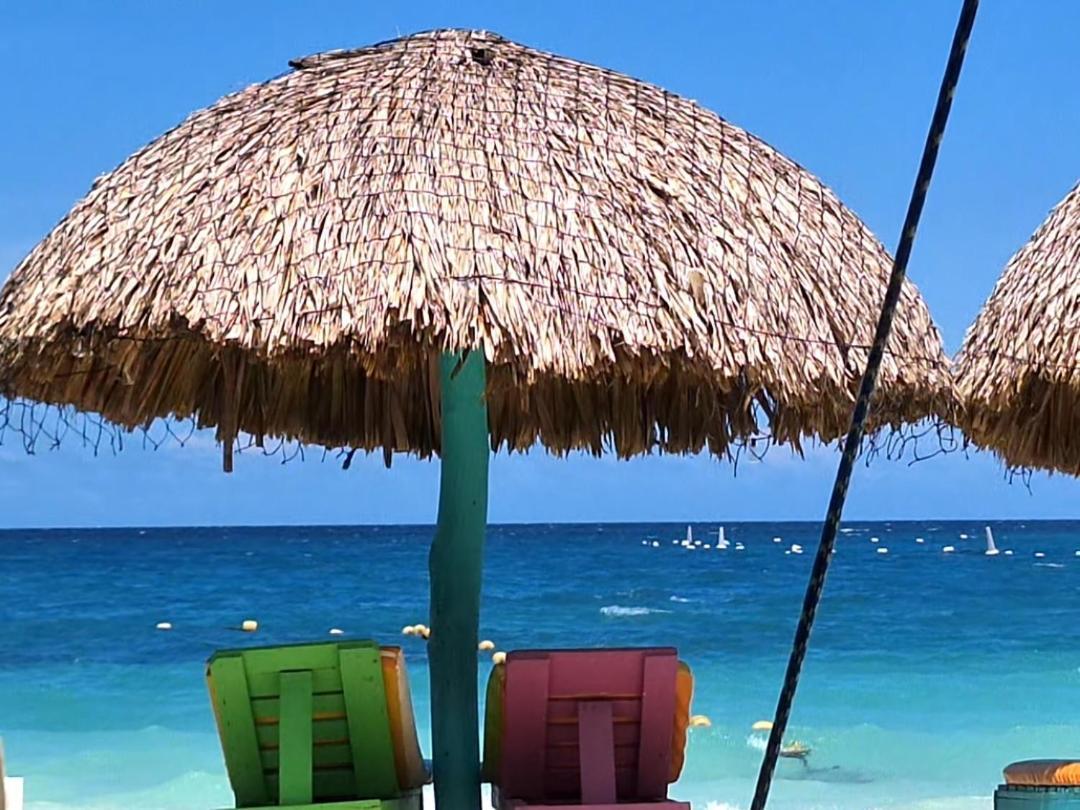 The Wizard & Bar Baru Hotel Playa Blanca Bagian luar foto